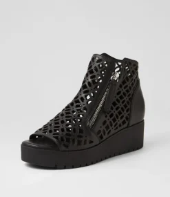 Olizzi Black Leather Sandals