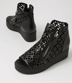 Olizzi Black Leather Sandals