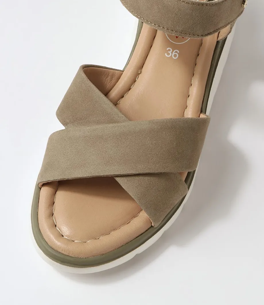 Rimini 32 Pistachio Leather Sandals